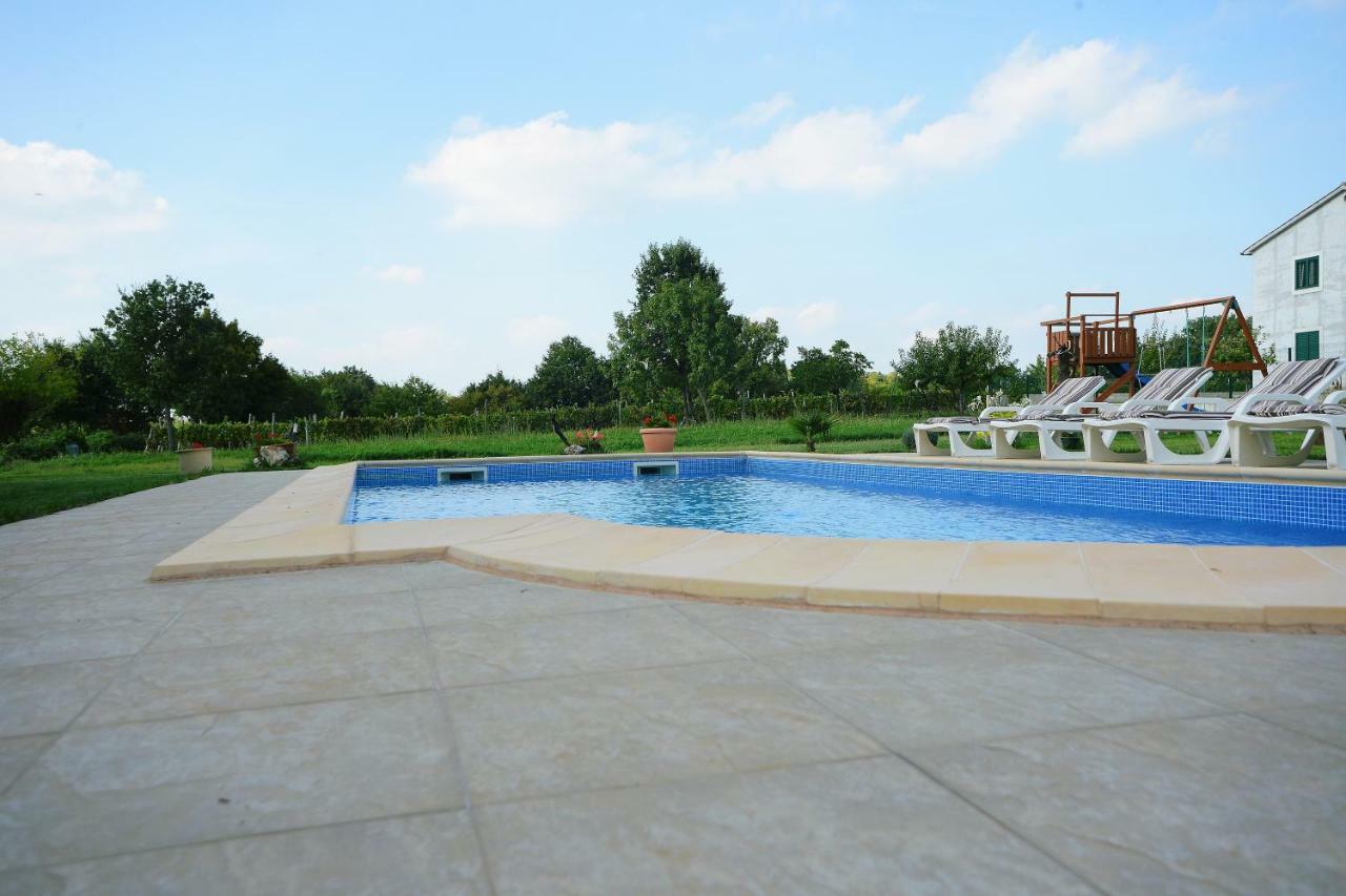 Ferienhaus Tomic Nedescina ภายนอก รูปภาพ