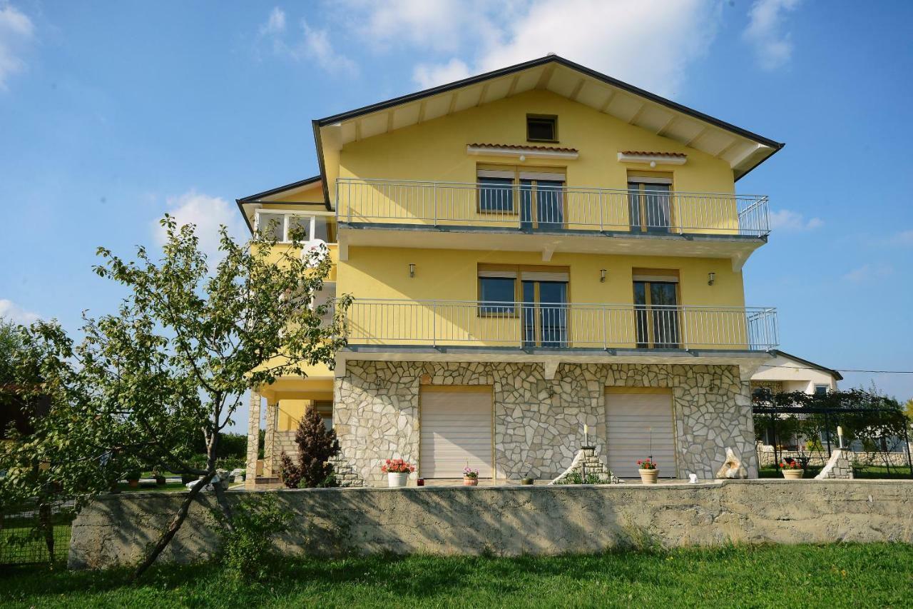 Ferienhaus Tomic Nedescina ภายนอก รูปภาพ