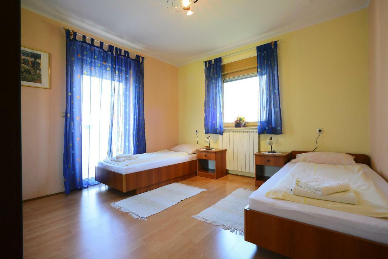 Ferienhaus Tomic Nedescina ภายนอก รูปภาพ