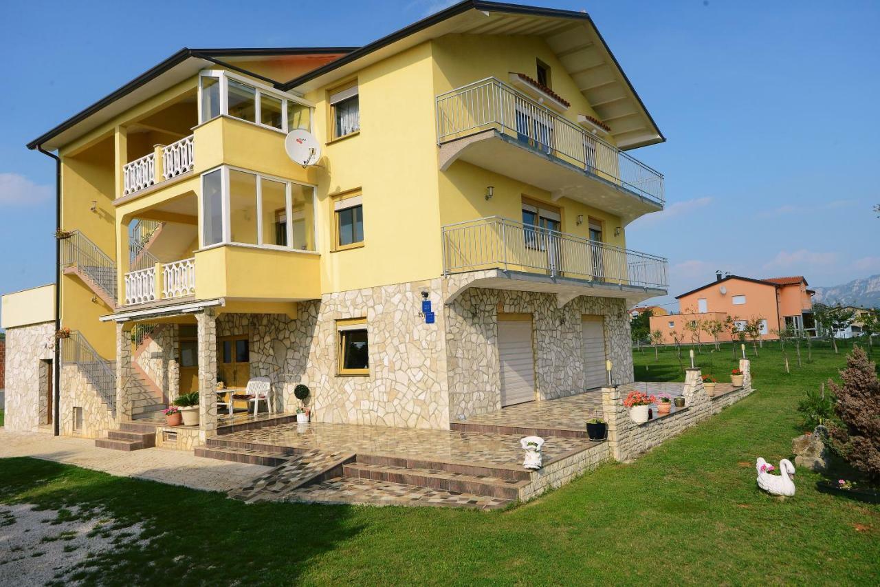 Ferienhaus Tomic Nedescina ภายนอก รูปภาพ