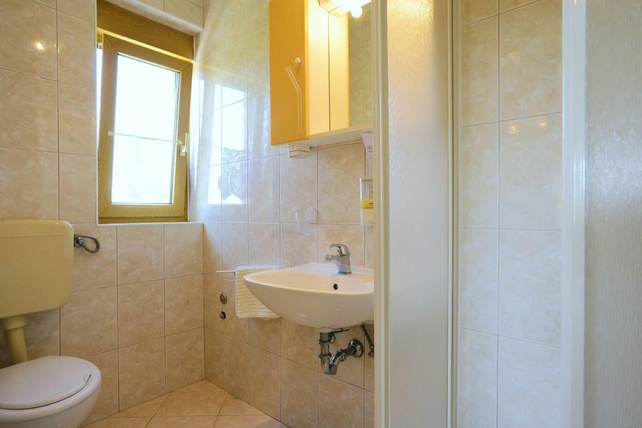 Ferienhaus Tomic Nedescina ภายนอก รูปภาพ
