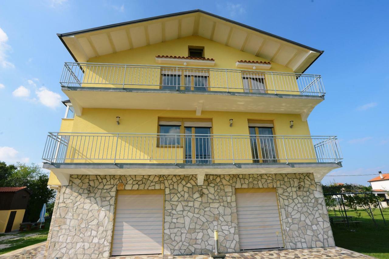 Ferienhaus Tomic Nedescina ภายนอก รูปภาพ