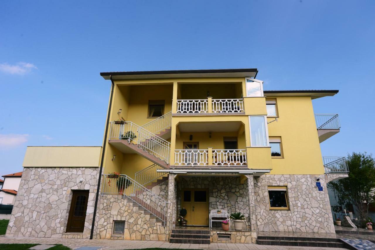Ferienhaus Tomic Nedescina ภายนอก รูปภาพ