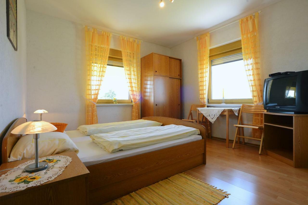 Ferienhaus Tomic Nedescina ภายนอก รูปภาพ
