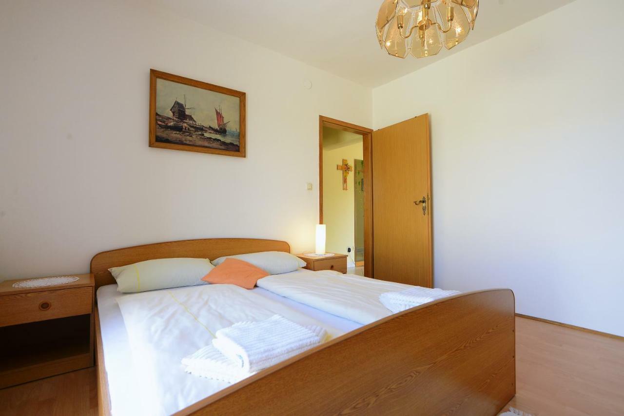 Ferienhaus Tomic Nedescina ภายนอก รูปภาพ