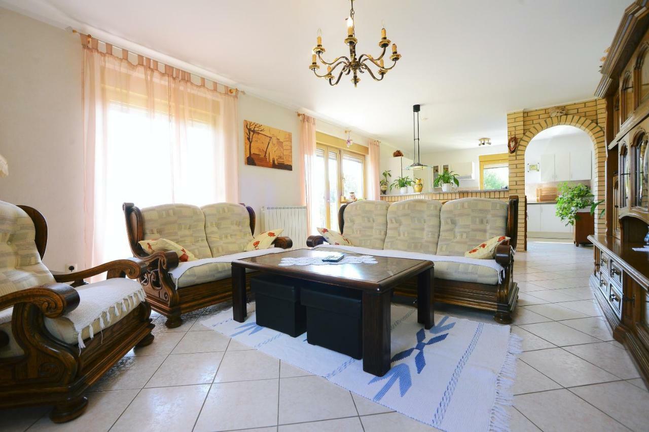 Ferienhaus Tomic Nedescina ภายนอก รูปภาพ
