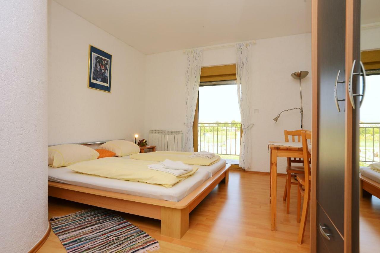 Ferienhaus Tomic Nedescina ภายนอก รูปภาพ