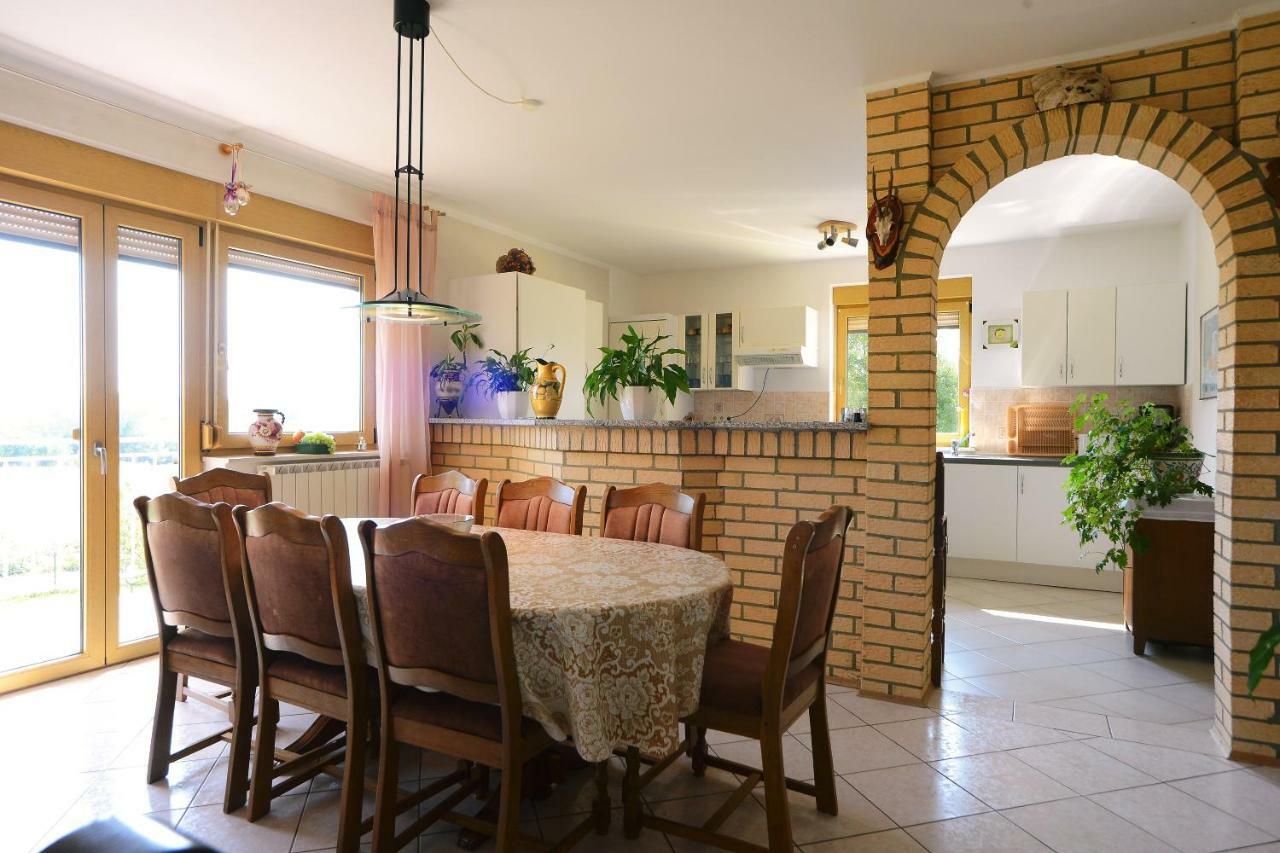 Ferienhaus Tomic Nedescina ภายนอก รูปภาพ